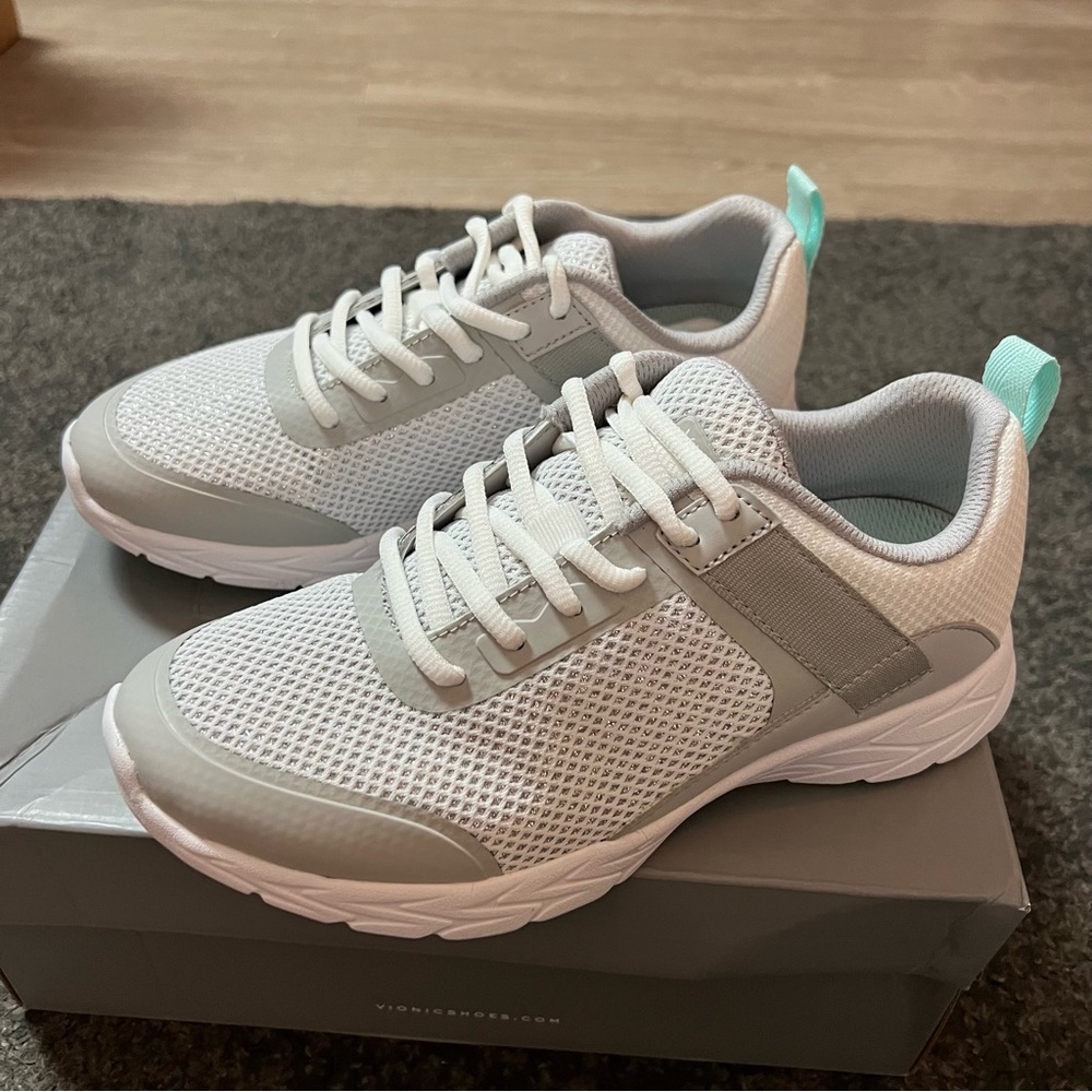 vionic isleah met sneakers size 6 wide